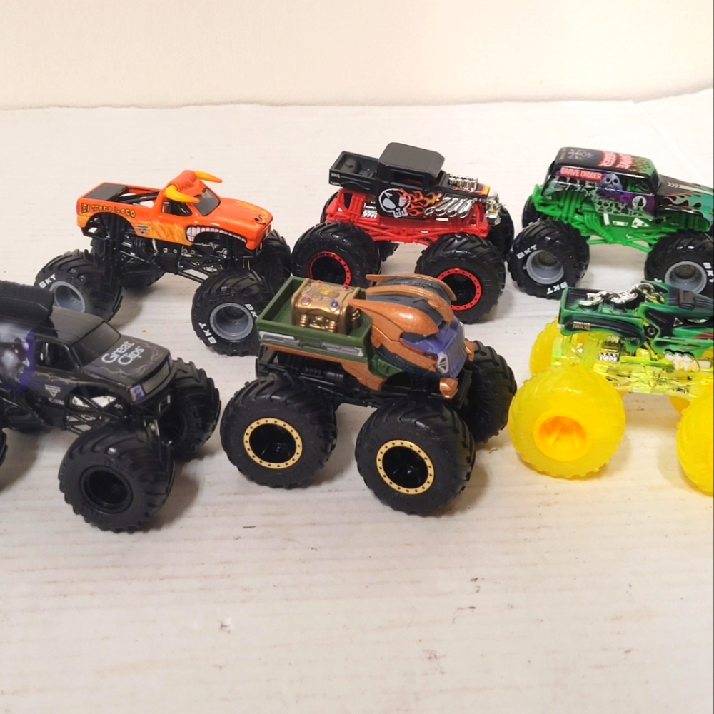 Lot of 6 Monster Jam trucks